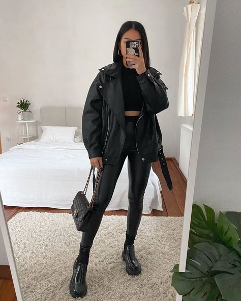 Autumn Going Out Outfits Night, Leather Leggings Outfit Night Going Out, Leather Pants Outfit Night Going Out, Leather Leggings Outfit Night, What To Wear With Leather Leggings, Leather Pants Outfit Going Out, Leather Pants Outfit Night, Leggins Outfit, Workout Leggings Outfit