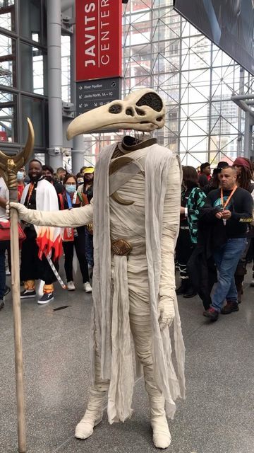 Temple Of Geek on Instagram: "AMAZING Khonsho cosplay by @staplesandglue at #nycc 😍 #khonshu #moonknight" Moon Knight Cosplay Diy, Moon Costume Men, Khonshu Cosplay, Cosplay Ideas For Men, Cosplay Ideas Men, Buffy Monsters, Moon Knight Suit, Halloween Cosplay Ideas, Khonshu Moon Knight