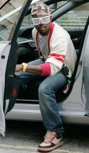 Kanye West Wallpaper, Kanye West Outfits, Kanye Fashion, Bape Outfits, Graduation Shoes, Kanye West Style, Black Hipster, Rapper Style, Outfits 2000s