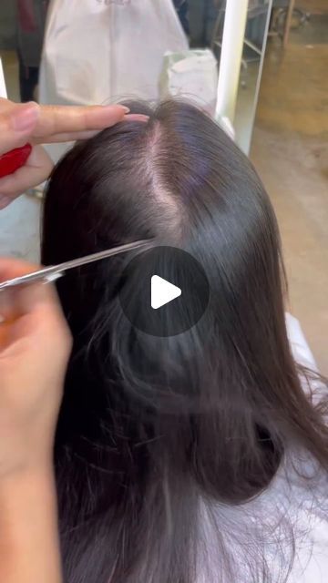 Haircut Tutorial Girl, Haircut Videos Women, Low Maintenance Hairstyles, Wolf Cut Hair Tutorial Video, Short Haircut Tutorial For Girl, Haircut Styles For Girls, Cowlick Hairstyles, Loss Of Hair Video, Shoulder Haircut