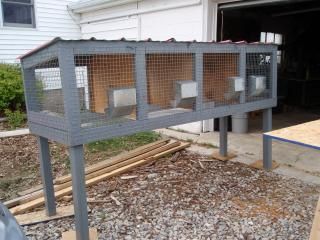 Rabbit Coop, Rabbit Hutch Outdoor, Rabbit Hutch Plans, Diy Rabbit Hutch, Show Rabbits, Outdoor Rabbit Hutch, Rabbit Farm, Meat Rabbits, Bunny Hutch