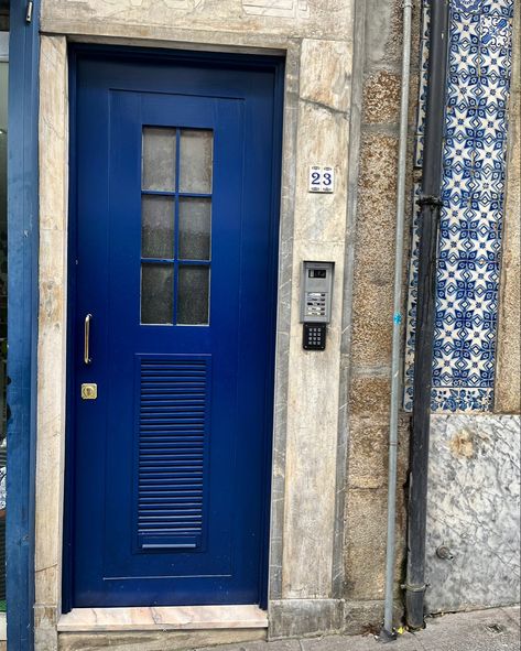 Kb Homes, Blue Doors, Natural Furniture, Benjamin Moore Paint, Learning Tips, Cobblestone Streets, Spanish House, Blue Door, Porto Portugal