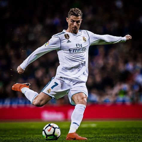 Ronaldo Avatar, Cr7 Real Madrid, Kaz Kaan, Ronaldo Madrid, Noodle Hair, Ronaldo Photos, Cristiano Ronaldo Real Madrid, Bob Marley Art, Ronaldo Real Madrid