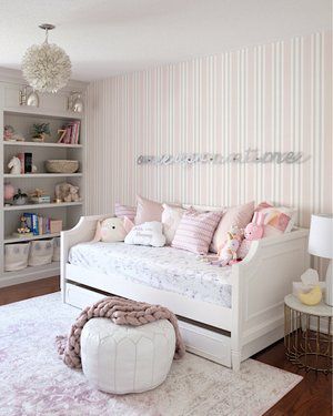 Girl Playroom, Neutral Bed Linen, Black Bed Linen, Girls Playroom, Cheap Bedding, Bed Linen Design, White Linen Bedding, Luxury Bedding Sets, Bed Linens Luxury