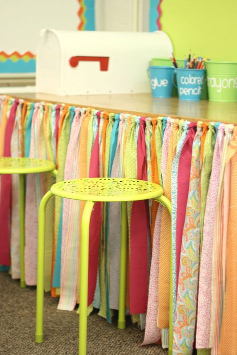 How to hide the clutter and create a cute, no-sew table skirt for your classroom. Don't miss this tutorial. Hide Toys, Cortinas Boho, Differentiated Kindergarten, Flexible Seating, Diy Classroom, Table Skirt, Organization Decor, New Classroom, Creative Classroom