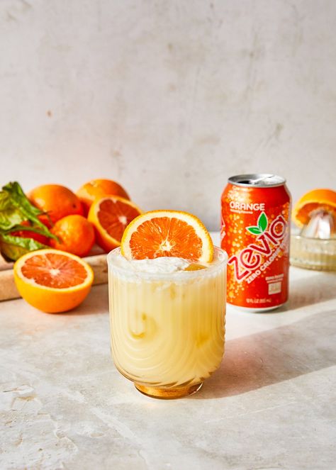 Orange Mocktail Recipes, Orange Creamsicle Drink, Creamsicle Drink, Summer Mocktail Recipes, Orange Dreamsicle, Fresh Orange Juice, Coconut Drinks, Seasonal Drinks, Orange Slice