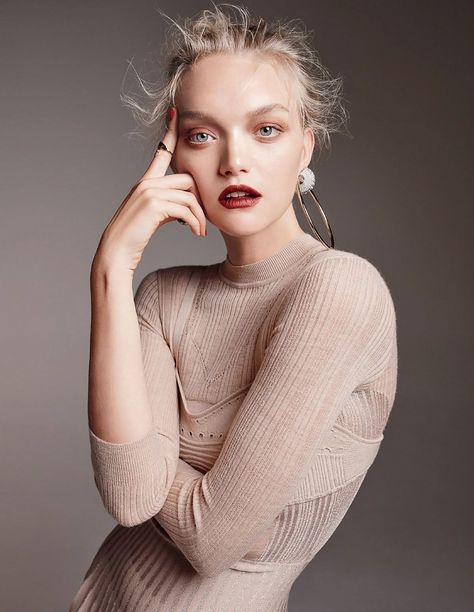 Chanel Makeup Looks, Pose Mode, Mode Poses, Beauty Fotografie, Gemma Ward, Mode Editorials, Woman Posing, Fashion Model Poses, Alfred Stieglitz