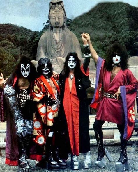 @rokller_ on Instagram: “KISS #kiss#kissband#kissonline#kissarmy#paulstanley#genesimmons#acefrehley#petercriss#80s#70s#80smusic#70smusic” Kiss Group, Banda Kiss, Japan March, Gene Simmons Kiss, Eric Singer, Vinnie Vincent, Kiss Members, Eric Carr, Peter Criss