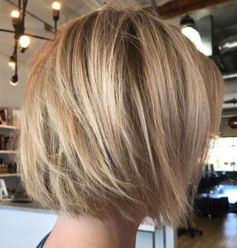 60 Layered Bob Styles: Modern Haircuts with Layers for Any Occasion Chin Length Bob Hairstyles, Layered Bob Haircuts, Short Shag Hairstyles, Caramel Blonde, Wavy Bob Hairstyles, Chin Length Bob, Choppy Bob Hairstyles, Modern Haircuts, Layered Bob Hairstyles