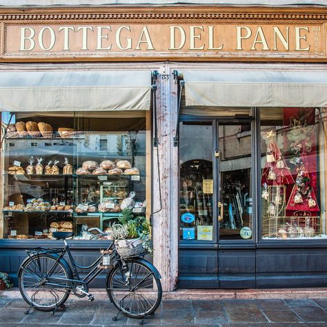 Traditional Italian bakery - Bassano del Grappa, Italy - Italian food - www.rossiwrites.com Italian Bakery Interior, Italian Bakery Aesthetic, Blue Bakery, Gastronomy Design, Italy Sketches, Food In Italy, Italian Shop, Cheese Dreams, Italian Street Food