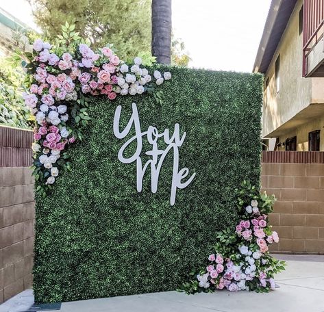 Hanging Roses, Greenery Backdrop, Grass Backdrops, Coin Photo, Romantic Photo, Stage Design Ideas, Easter Backdrops, Flower Walls, Wedding Background Decoration