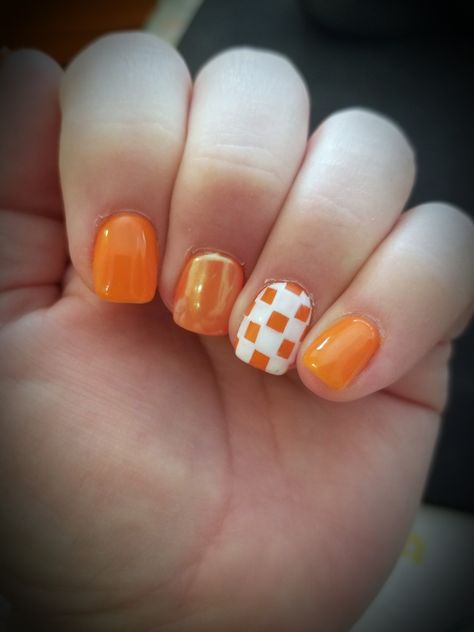 #utvols #vfl #checkerboardnails Tennessee Inspired Nails, Tennessee Nail Ideas, University Of Tn Nails, Tn Football Nails, Ut Nails, Tn Nails, Tennessee Volunteers Nails, Ut Vols Nails, Tennessee Nails Designs