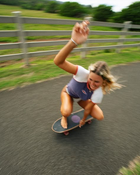 just cruising!! 📸 @theprettycultivator 90s Surf Aesthetic, Surf Skate Aesthetic, July Girl Aesthetic, Me Core Aesthetic, Girl Surfing Aesthetic, Monica Core, Surf Girl Aesthetic, College In Hawaii, Outer Banks Life