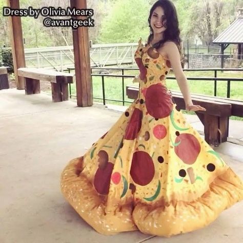 Office Costumes, Dessert Dress, Pizza Costume, Original Costumes, Pizza Wedding, Punny Halloween Costumes, Food Costumes, Diy Kostüm, Prom Queen