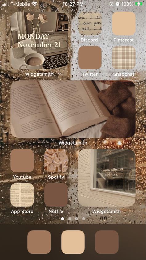 Phone Themes Aesthetic Fall, Cozy Iphone Homescreen, Tan Iphone Aesthetic, Brown Homescreen Aesthetic Layout, Homescreen Layout Fall Aesthetic, Light Brown Fall Wallpaper, Brown Aesthetic Phone Layout, Fall Theme Iphone Layout, Light Brown Homescreen