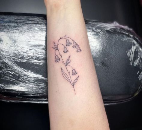 Blue Bell Flowers Tattoo, Bluebell Sketch, Blue Bell Tattoo, Bluebells Flower Tattoo, Bluebell Tattoo, Swedish Tattoo, Unicorn Tattoo Designs, Scottish Tattoos, Belle Tattoo