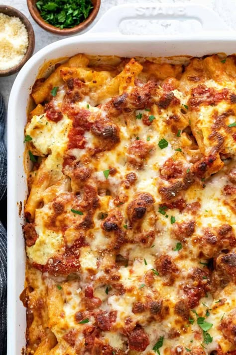 Pasta Meatsauce, Baked Ziti With Meat Sauce, Baked Ziti With Meat, Casserole Pasta, Italian Casserole, Easy Baked Ziti, Pasta With Meat Sauce, Ziti Recipe, Ziti Pasta