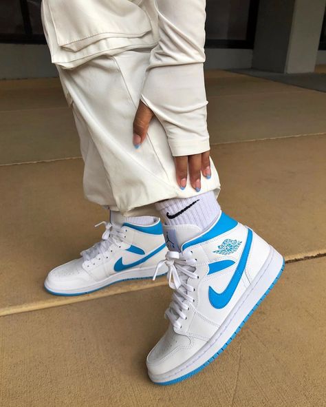 STEFNEYV 🌊🌊 on Instagram: “Be humble enough to know you’re not better than anyone else and smart enough to know that you’re different from the rest. 🤍🌊 (bodysuit:…” Air Jordan 1 Mid Unc, Jordan 1 Mid Unc, Mid Top Shoes, Nike Air Shoes, Bleu Pastel, Air Jordan Sneakers, Fresh Shoes, Hype Shoes, Aesthetic Shoes