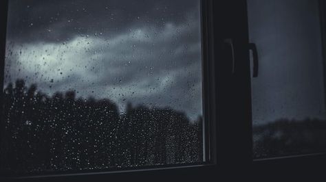 Rain Window, Barometric Pressure, Monsoon Rain, Rain Wallpapers, Todays Weather, Public Domain Images, Dark Night, Glass Material, Helpful Tips