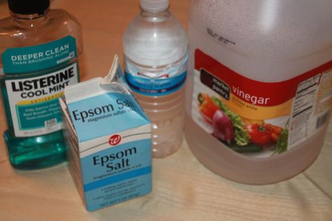 Foot Soak Listerine, Foot Soak For Calluses, Uses For Listerine, Pedicure Diy, Epsom Salt Foot Soak, Foot Detox Soak, Listerine Foot Soak, Diy Foot Soak, Foot Soak Recipe