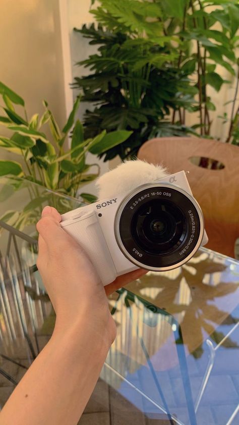 Sony White Camera, White Camera Aesthetic, Sony Camera Aesthetic, Blog Camera, Blogger Camera, Apple Camera, Blogging Camera, Content Creator Aesthetic, Vlog Camera