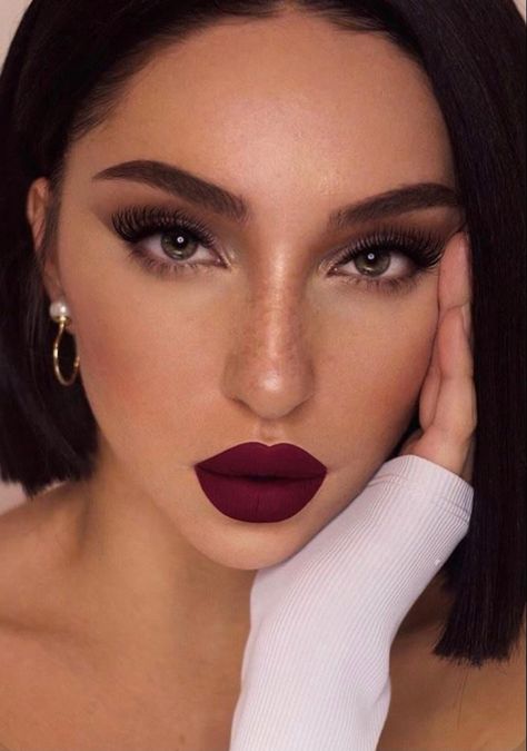 Dark Red Lipstick Makeup, Purple Lips Makeup, Dark Lip Makeup, Bold Lip Makeup, Lipstick Dark Red, Vampy Lips, Burgundy Lipstick, Soft Eye Makeup, Red Lipstick Makeup