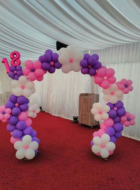 Flower balloon arch Flower Balloons Arch, Mother’s Day Balloon Arch, Balloon Flower Arch, Flower Balloon Arch, Balloon Styling, Party Balloons Diy, Balloon Garland Diy, Balloon Display, Balloon Backdrop