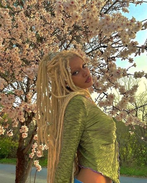 Pandora Lovegood, Blonde Curly Hair, Curly Hair Extensions, Goddess Hairstyles, Crochet Braids Hairstyles, Marauders Era, Naha, Pretty Hair, Amulets