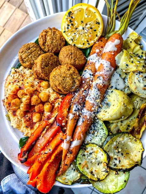 Everything Delish, Falafel Bowl, Roasted Veggies Recipe, Carrots Roasted, Favorite Salad, Homemade Hummus, Glazed Carrots, Veggie Tray, Hummus Recipe