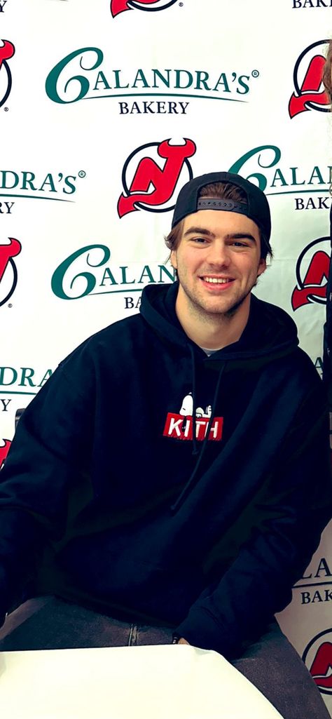 Nico Hischier Wallpaper, Nico Hischier Boyfriend Material, Jeff Skinner, Nico Hischier, Hockey Guys, Hockey Men, Hockey Baby, Imaginary Boyfriend, Hockey Girl