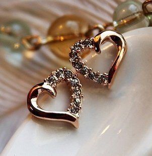 Gold Plated Heart Earrings Only $1.90 SHIPPED! Heart Shaped Diamond Earrings, Baby Jewelry Gold, Heart Diamond Earrings, Small Earrings Gold, Simple Gold Earrings, Diamond Earrings Design, Gold Jewelry Simple Necklace, Chinese Jewelry, Gold Ring Designs