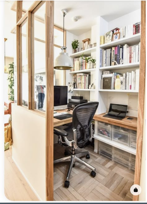 Office Desk Home, Small Home Offices, Desk Home Office, Home Library Design, Office Area, Office Layout, Small Home Office, Tiny House Interior, Home Office Setup