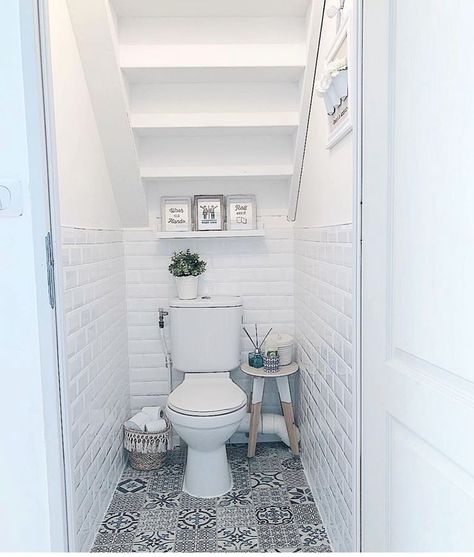 bathroom under stair organization inspiration Toilets For Small Bathrooms, Understairs Toilet, Stair Layout, Room Under Stairs, Small Downstairs Toilet, Bathroom Under Stairs, Under Stair, Toilet Room Decor, Small Toilet Room