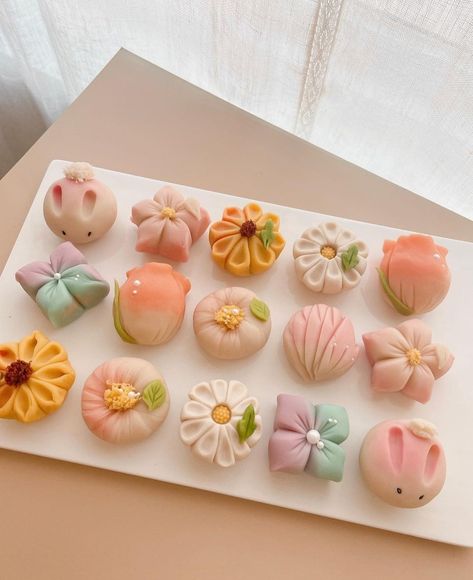 Sakura Cookies, Japan Cake, Japanese Pastries, Korean Crafts, Holiday Program, Kawaii Cooking, Cute Food Art, Japanese Dessert, Bakery Desserts