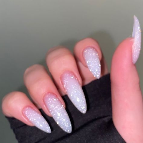 White Sparkle Nails, Milky Nails, Hippie Nails, Punk Nails, Nails Now, Casual Nails, Glow Nails, Shiny Nails, Sparkle Nails