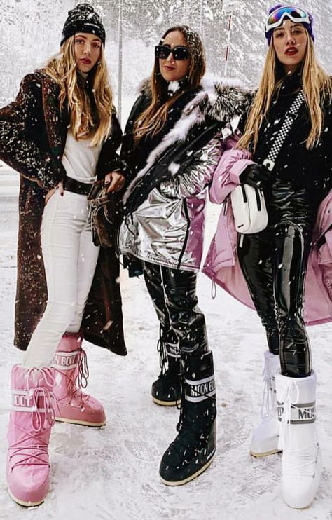 Moon Boots Outfit, Ski Trip Outfit, Apres Ski Outfits, Outfit Sporty, Winter Outfits Snow, Eastern Fashion, Sporty Fashion, Look Rose, Pants Jogger