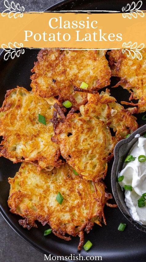 These classic potato latkes are exactly what you want them to be. Crispy, savory, and deserving of a hefty dollop of sour cream! Potato Latkes Recipe, Crispy Potato Pancakes, Latkes Recipe, Liege Waffles, Potato Latke Recipe, Potato Latkes, Potato Fritters, Hanukkah Food, Potato Recipes Side Dishes