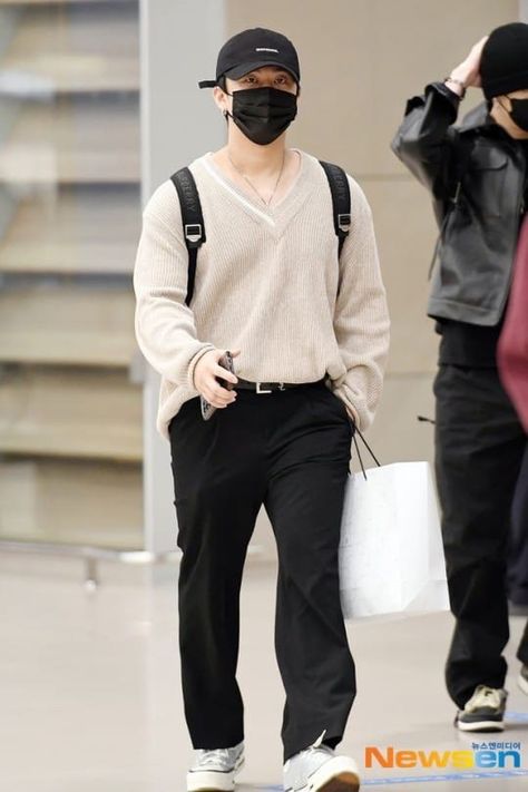 Skz Casual Outfit, Airport Outfit Men, Stray Kids Fashion, Airport Fashion Kpop, Korean Airport Fashion, Korean Street Fashion Men, Stray Kids Outfits, Airport Fits, Korean Outfit Street Styles