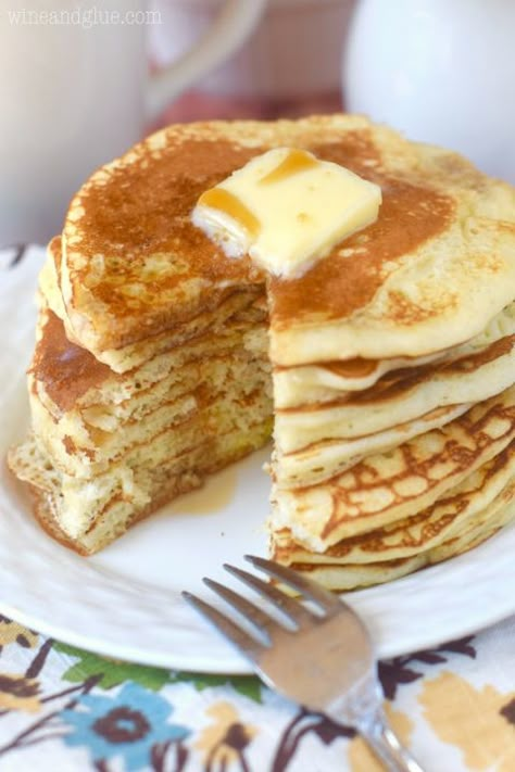 These Copycat Pancake House Pancakes are perfectly delicious buttermilk pancakes that you can have at home! Pancakes Simple, Recipe Pancakes, Original Pancake House, Pancake House, Almond Flour Pancakes, Yogurt Pancakes, Pancake Recipe Buttermilk, Gluten Free Pancakes, Buttermilk Pancakes