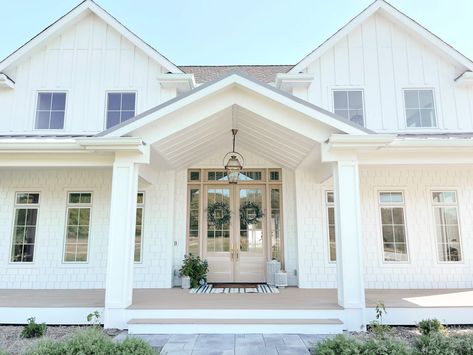 Front Porch 2 Story House, Front Porch Hamptons Style, House With A Front Porch, Modern Home Front Porch, White House Big Porch, Dream Home Front Porch, Exterior Front Porch Ideas, Front Porch Exterior Design, Modern Farm Style House Exterior