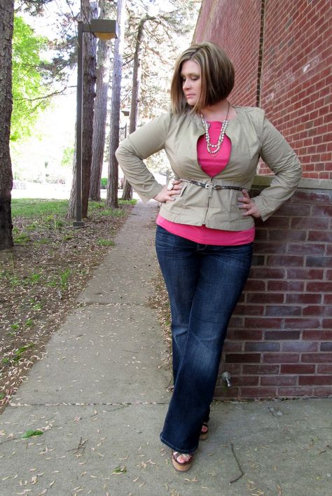 hot pink & khaki Plus Size Fall Outfit, Curvy Women Outfits, Big Girl Fashion, Stylish Work Outfits, Plus Size Fashion For Women, Outfit Combinations, Ssbbw Jeans, Curvy Fashion, Ladies Tops Fashion