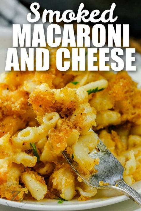 Traeger Smoked Mac And Cheese, Trager Grill Recipes Dinners, Smoked Macaroni And Cheese Traeger, Pellet Grill Mac And Cheese, Smoky Mac And Cheese Recipe, Traeger Thanksgiving Recipes, Smoked Cheddar Mac And Cheese, Homemade Smoked Mac And Cheese Recipe, Traeger Mac And Cheese