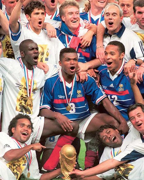 @equipedefrance 🇫🇷🏆 #france #champion #worldcup #2018 #russia #memories #mondiale #france98 #1998 #paris #history #football #deschamps… Mohamed 6, France Kit, 36 Chambers, 1998 World Cup, Indian Team, First World Cup, Thierry Henry, France Football, Indian Cricket