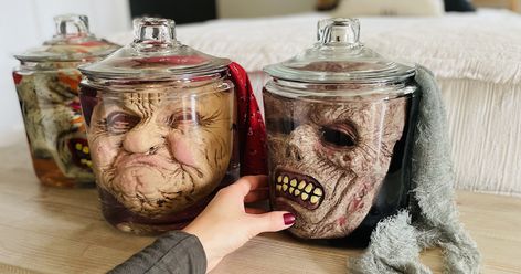 Diy Head In A Jar, Creepy Halloween Decorations Diy, Diy Halloween Scary, Head In A Jar, Diy Halloween Masks, Horror Themed Party, Jar Decoration, Scary Halloween Decorations Diy, Simple Craft Ideas