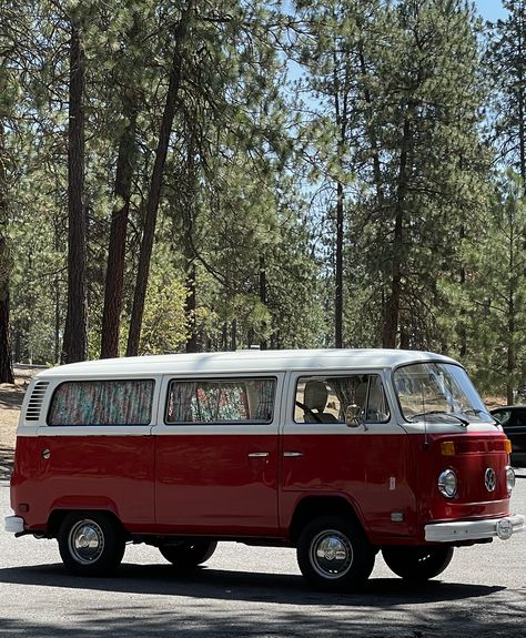 Volkswagon Bus, Camp Van, Book Vibes, Volkswagen Type 2, Vw Vans, Combi Volkswagen, Vw Aircooled, Vans Red, Van Camping