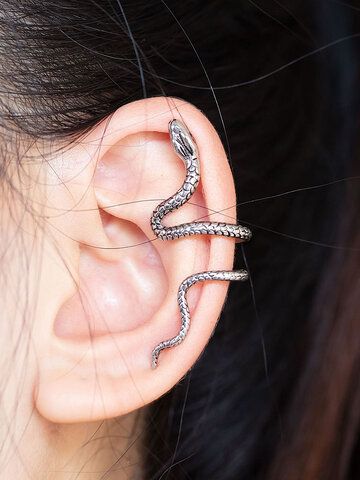 I found this amazing Alloy Vintage Snake-shape Animal Ear Clip Earrings with US$7.99,and 14 days return or refund guarantee protect to us. --Newchic Cartilage Earrings Chain, Snake Ears, Ear Cuff Jewelry, Gold Ear Cuff, Fake Piercing, Snake Jewelry, Cuff Jewelry, Golden Earrings, Silver Ear Cuff