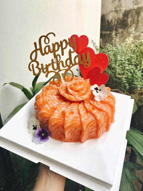 Salmon Birthday Cake, Sushi Cake Birthday, Sushi Cakes, Tree House Drawing, Creative Dishes, Cake Alternatives, Sushi Cake, Salmon Sashimi, Salmon Sushi