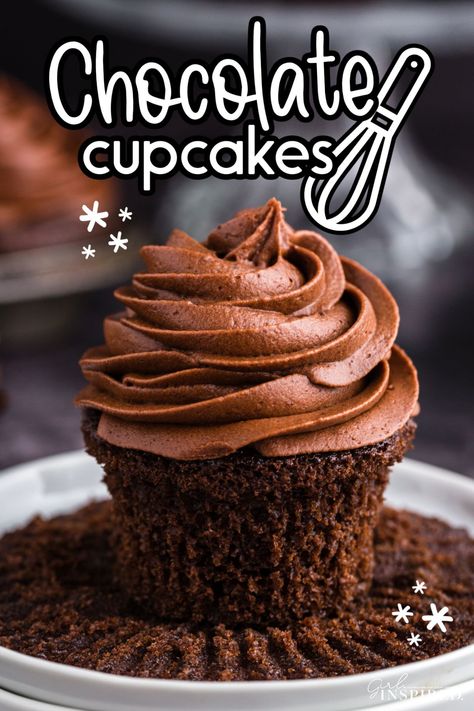 These Chocolate Cupcakes mix up in just one bowl and turn out light and fluffy, with chocolate buttercream frosting for the ultimate treat! Chocolate Cupcakes Recipes, Chocolate Cupcakes From Scratch, Chocolate Cupcakes Decoration, Choc Cupcakes, Butter Cupcake Recipe, Easy Chocolate Cupcake Recipe, Frosting For Chocolate Cupcakes, Homemade Chocolate Cupcakes, Thanksgiving Chocolates