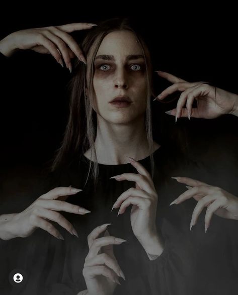 Creepy Photography, Horror Photography, Gothic Photography, Horror Photos, Reference Photos For Artists, Halloween Photoshoot, Surrealism Photography, Human Poses Reference, Creepy Art