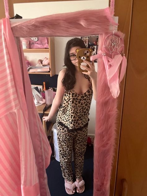 2000s Sleepover Aesthetic, Y2k Pyjamas, Y2k Pjs, Y2k Pajamas, 2000s Clothes, Pretty Pink Princess, Photoshoot Themes, Pink Girly Things, Cute Comfy Outfits